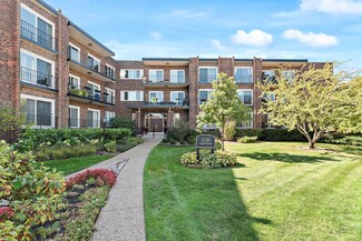 1230 N Western Ave Unit 205, Lake Forest, IL 60045