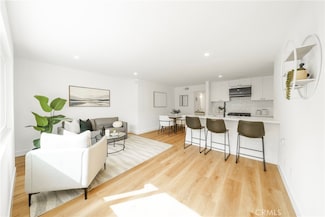 957 S Gramercy Dr Unit 105, Los Angeles, CA 90019