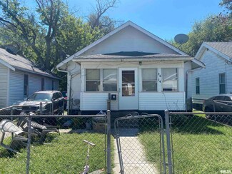 2414 W Howett St, Peoria, IL 61605