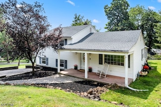 517 Cardinal Ln, Green Brook, NJ 08812
