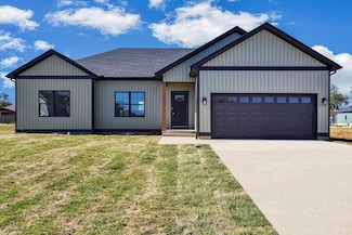 628 Cedar Hollow Dr, Bowling Green, KY 42101