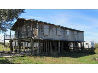 106 W Gulf Dr, Belle Chasse, LA 70037