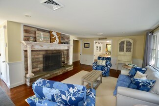 182 Acorn Dr, Osterville, MA 02655