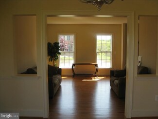 8812 Redtailed Ct, Gainesville, VA 20155