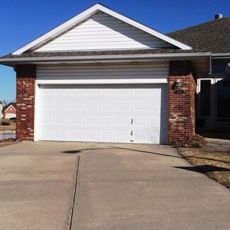 1014 Shoal Pointe Dr, Carter Lake, IA 51510
