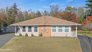 28 Saint Moritz Place, Toms River, NJ 08753