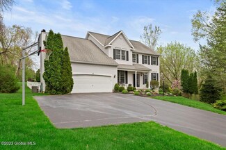 12 Moreland Dr, Mechanicville, NY 12118