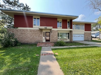 607 12th Ave NE, Devils Lake, ND 58301