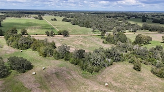 400 W Parker Rd, Flatonia, TX 78941
