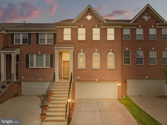 2642 Logan Wood Dr, Herndon, VA 20171