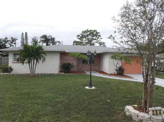 304 61st St NW, Bradenton, FL 34209