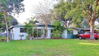 818 Glenmore Cir, Melbourne, FL 32901