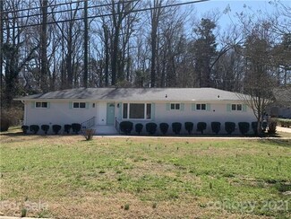 7048 Delta Lake Dr, Charlotte, NC 28215