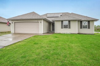 360 Shark Cir, Sparta, MO 65753