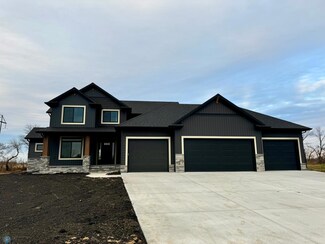 4150 50th St N, Fargo, ND 58102