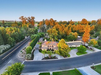 39990 Kings River Dr, Kingsburg, CA 93631