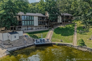 27 Roanda Beach Dr Unit 2A, Lake Ozark, MO 65049