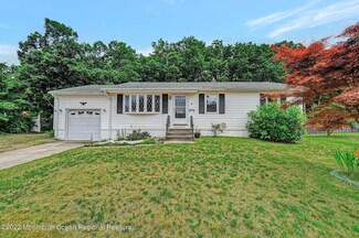 6 Nottingham Dr, Howell, NJ 07731