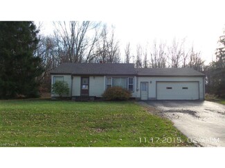 3747 Walker Dr, Lowellville, OH 44436
