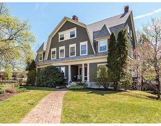 2 Ravenscroft Rd, Winchester, MA 01890