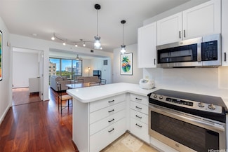 421 Olohana St Unit 702, Honolulu, HI 96815