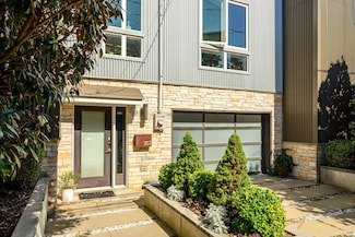 302 6th St, Union City, NJ 07087