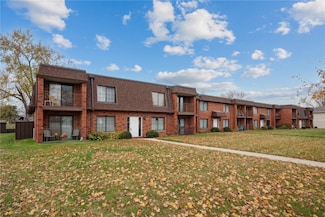 5703 Golden Ct NE Unit 42, Cedar Rapids, IA 52402