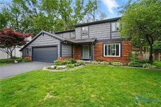2369 Saint James Woods Blvd, Toledo, OH 43617