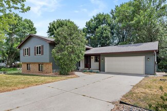 2079 Erin Ct, New Brighton, MN 55112