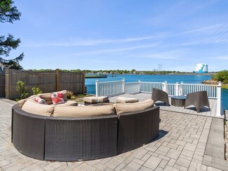 59 Memorial Dr, Salem, MA 01970