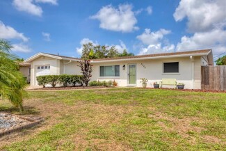 2402 33rd St W, Bradenton, FL 34205