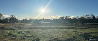521 SW 12th St, College Place, WA 99324