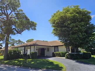 429 Pine Villa Dr, Lake Worth, FL 33462