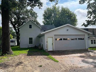 106 N 2nd St, Fertile, IA 50434