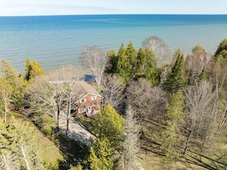 150 Clar Lin Rd, Algoma, WI 54201
