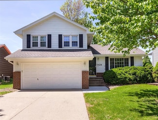 5424 NW 91st St, Johnston, IA 50131
