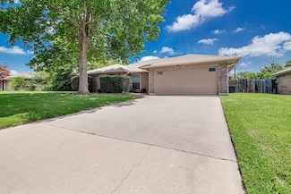 1102 Lena St, Cleburne, TX 76033