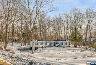 106 Doremus Rd, Oak Ridge, NJ 07438