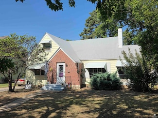 528 W Chestnut St, Junction City, KS 66441