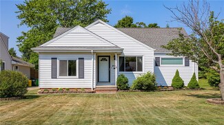 2130 Green Ridge Dr, Wickliffe, OH 44092