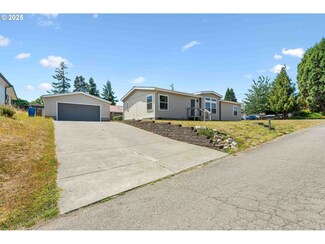 386 Fink St, Coos Bay, OR 97420