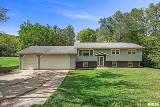 2216 E 7th St, Coal Valley, IL 61240