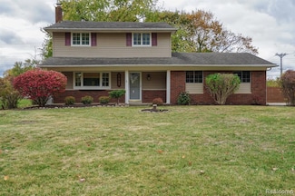 5445 Frankwill Ave, Clarkston, MI 48346