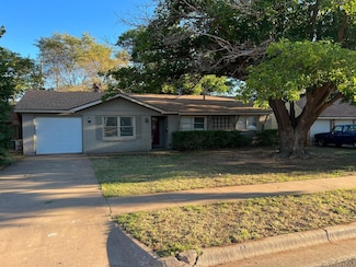 1930 68th St, Lubbock, TX 79412