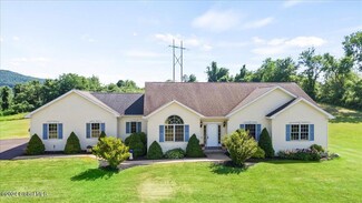 44 Fogarty Rd, Troy, NY 12182