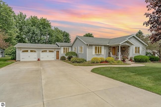 781 E Harrison Rd, Alma, MI 48801