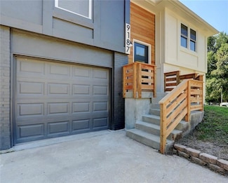 9187 W 85th St, Overland Park, KS 66212