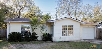 2503 E Mistletoe Ave, Victoria, TX 77901