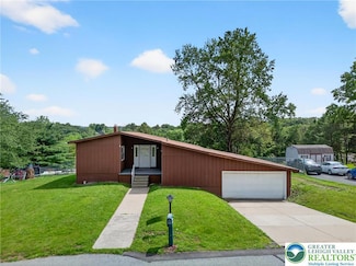 2228 Skyline Dr, Slatington, PA 18080