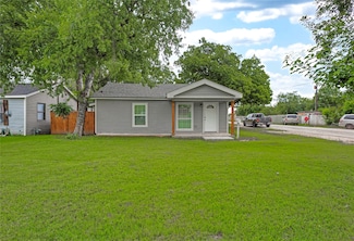 302 NW 14th St, Grand Prairie, TX 75050